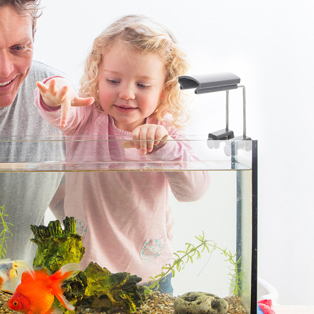 قطعتان من حامل إضاءة حوض السمك - مراجعة Aquarium Light وسعره
